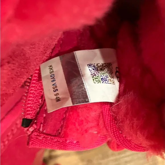 UGG size 11 Hot Pink Boots Cozy and Fashionable EUC - Picture 7 of 10